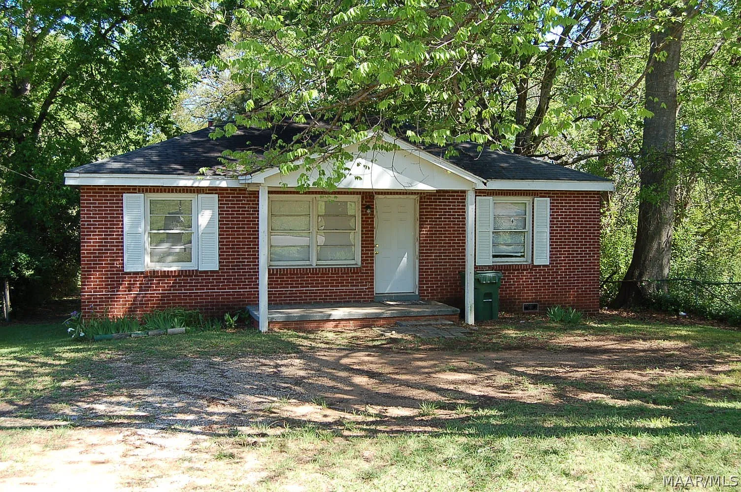 3 bed, 1.0 bath, 999 sqft, $650 — Photo 1