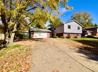 2704 Wellington Way, Bloomington, IL 61704