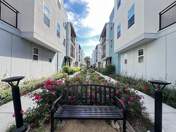 3rd image of 295 Baja Rose St