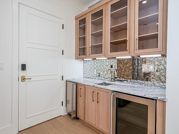 3rd image of 401 E Jackson Ave #1C