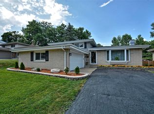 9100 Shady Dr, Hickory Hills, IL