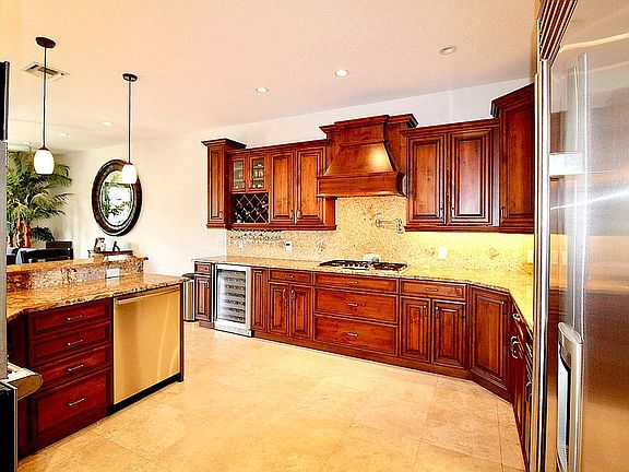 5th image of 370 Avenida Milano