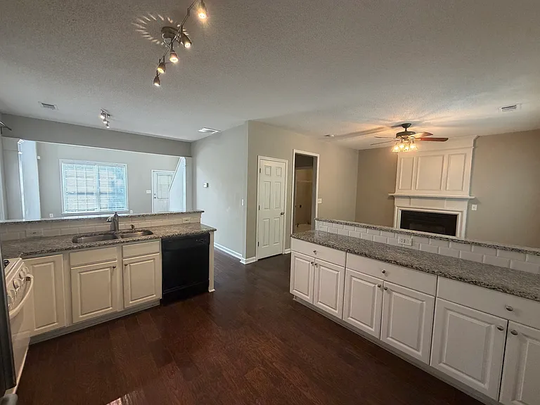 10905 Wittenridge Dr — Photo 5