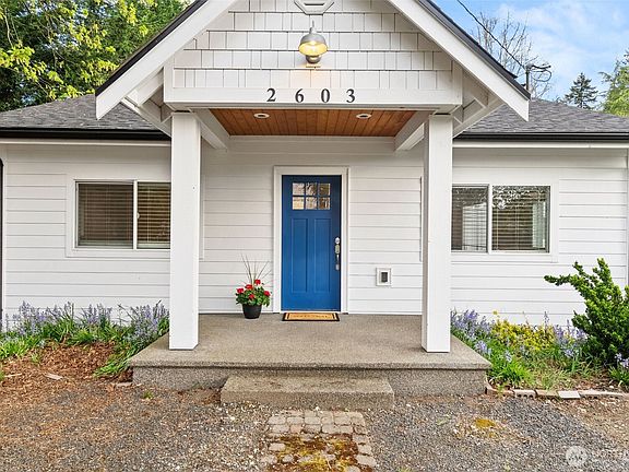 4th image of 2603 Lilly Road NE
