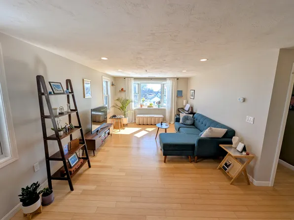 55 Howland St APT 3E, Marlborough, MA 01752