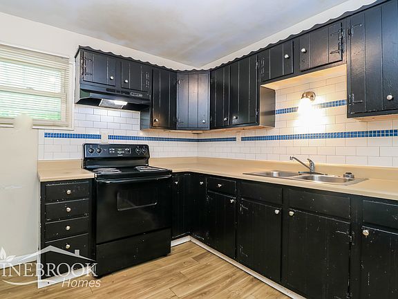 3rd image of 1110 Wycomb Dr