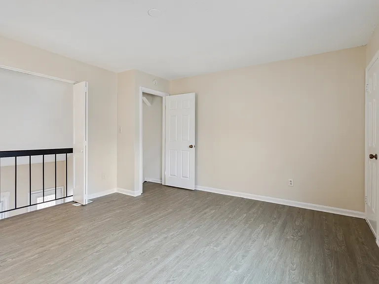803 Chalk Ct — Photo 17