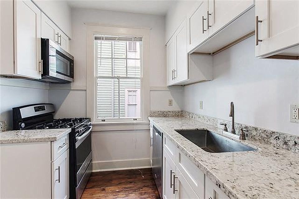 1st image of 3027 Robert St