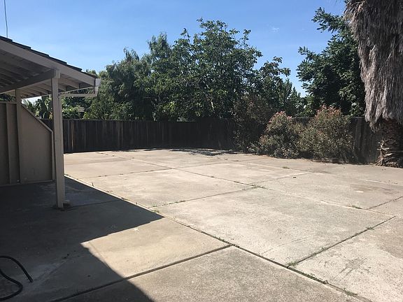 2nd image of 912 Minaker Dr #2