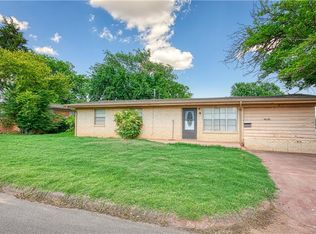 619 S 13th St, Clinton, OK 73601