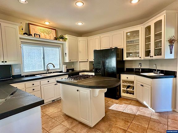 3rd image of 4364 NW Honeysuckle Dr
