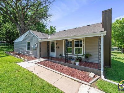210 W 2nd St, Bonner Springs, KS, 66012