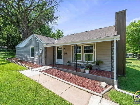 210 W 2nd St, Bonner Springs, KS 66012