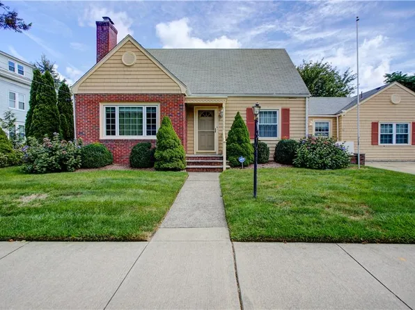 55 Jastram St, Providence, RI 02908