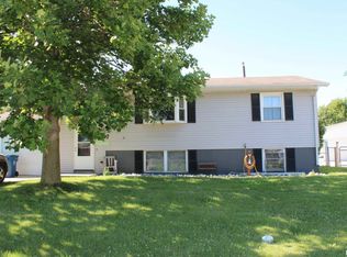 307 E Lamphere Dr, Blue Grass, IA 52726
