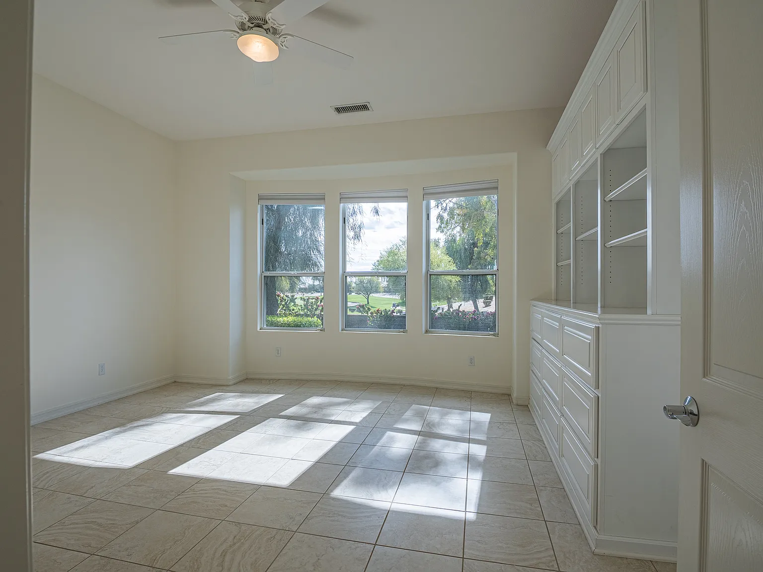 2 bed, 2216 sqft, $4,200 — Photo 2