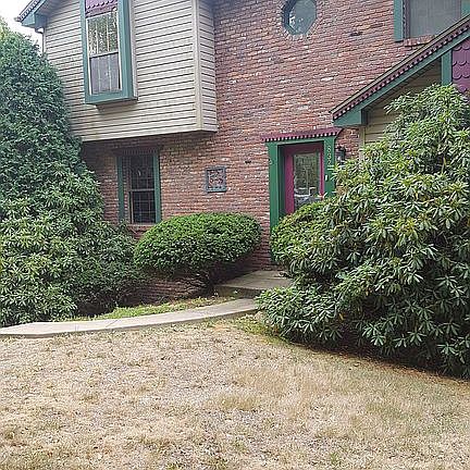 3rd image of 832 Glendale Ct