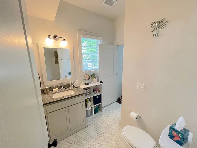 612 E Henry St — Photo 7