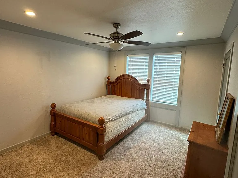 270 E Linden St — Photo 8