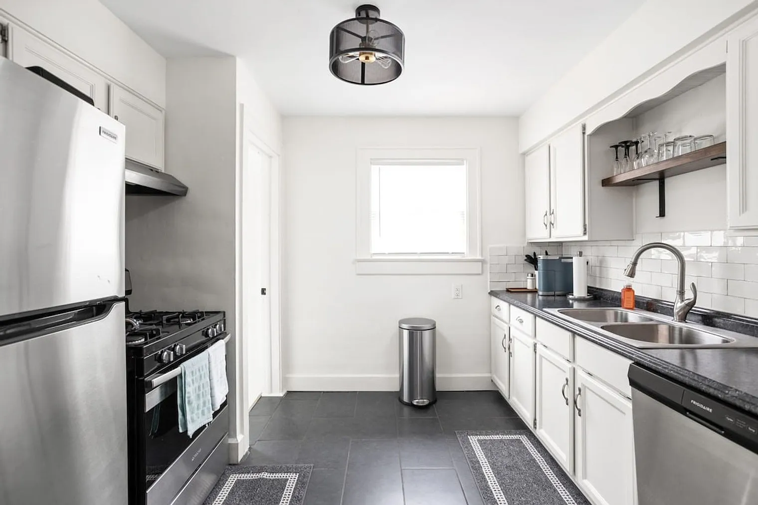 2 bed, 1.0 bath, $4,616 — Photo 4