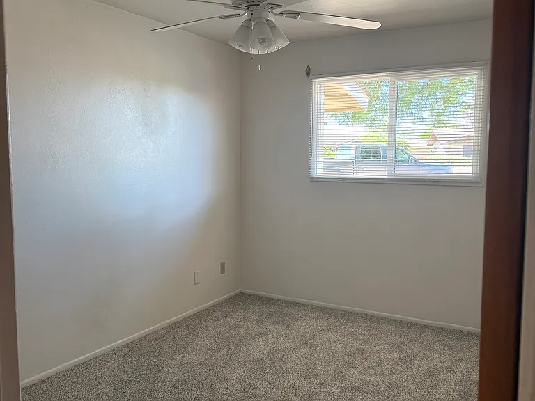 1020 E Balboa Cir — Photo 21