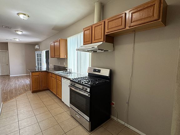 5th image of 3586 Riverside Dr #W