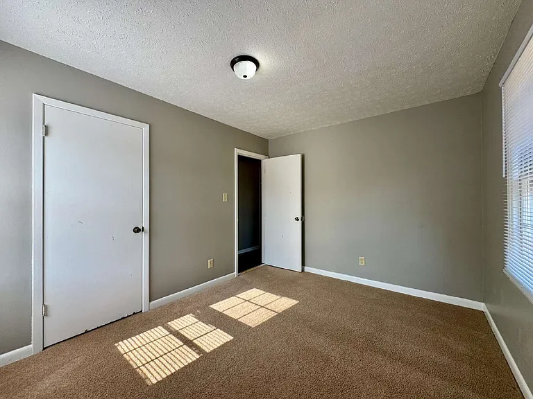 1222 Kienast Dr — Photo 12