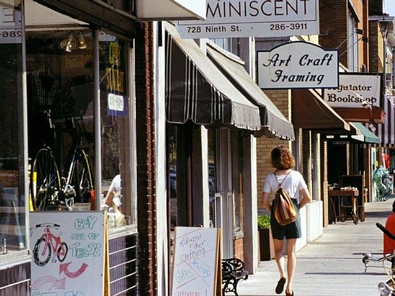 Ninth Street Shopping and restaurants