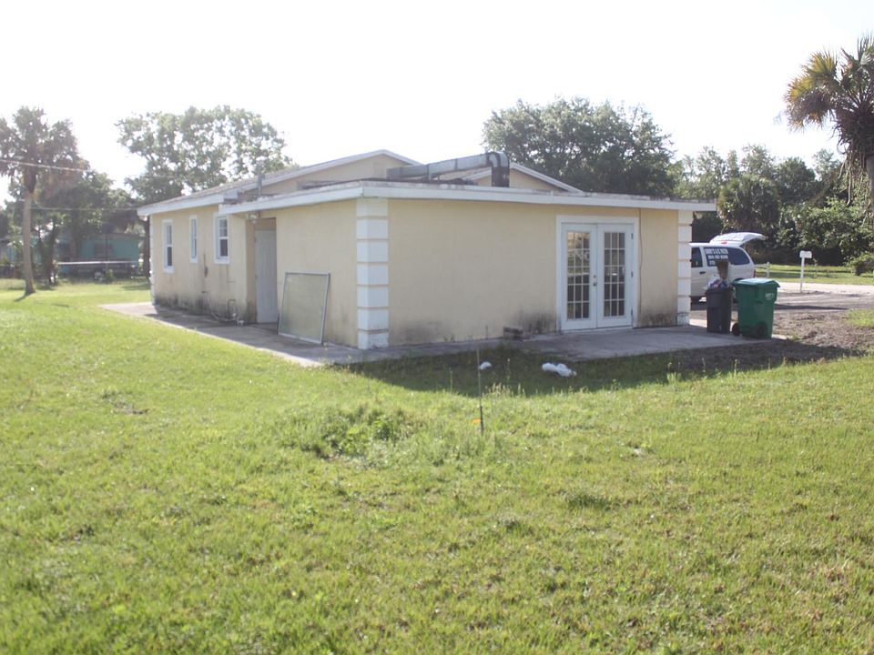 1st image of 4906 Barcelona Ave