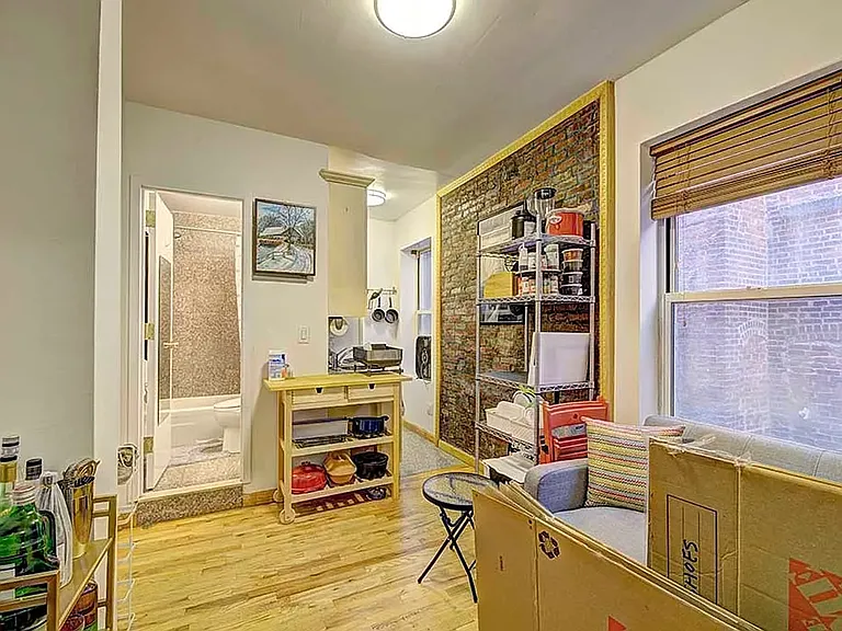 520 E 11th St #5 — Photo 2