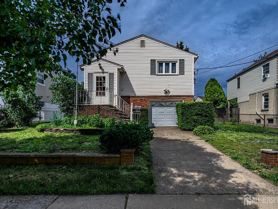 1st image of 149 Strawberry Hill Ave