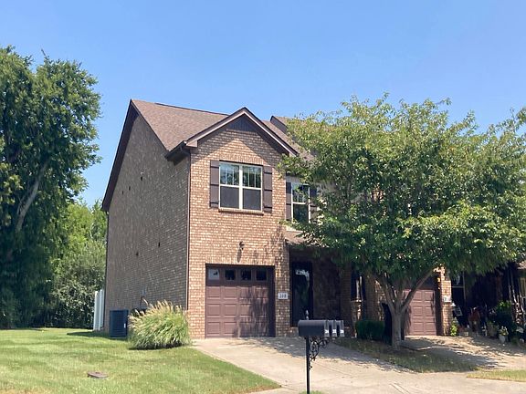 3rd image of 208 Saxony Way