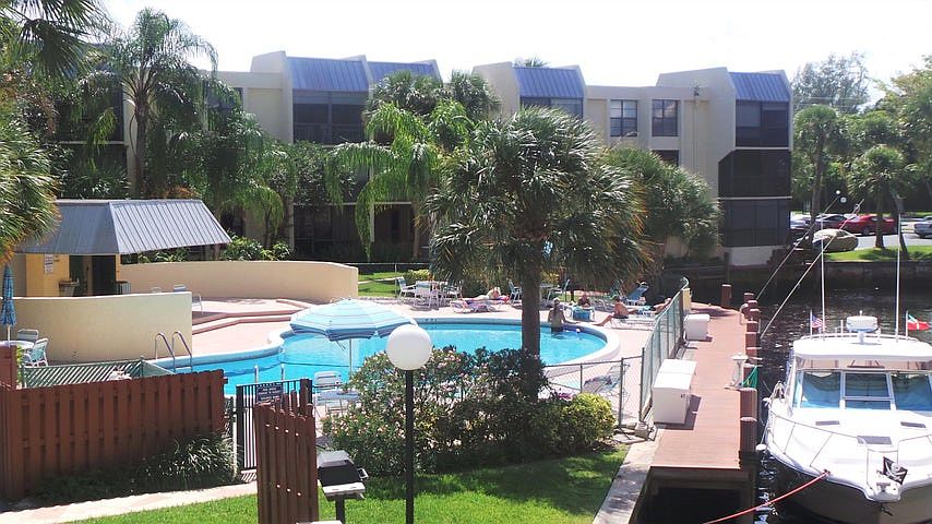 1st image of 17 Royal Palm Way