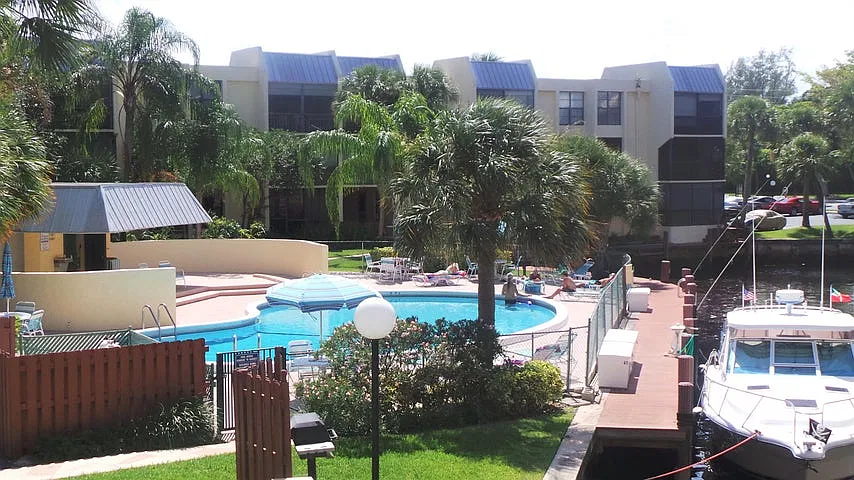17 Royal Palm Way
