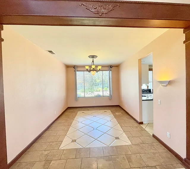 5 bed, 3086 sqft, $3,480 — Photo 3