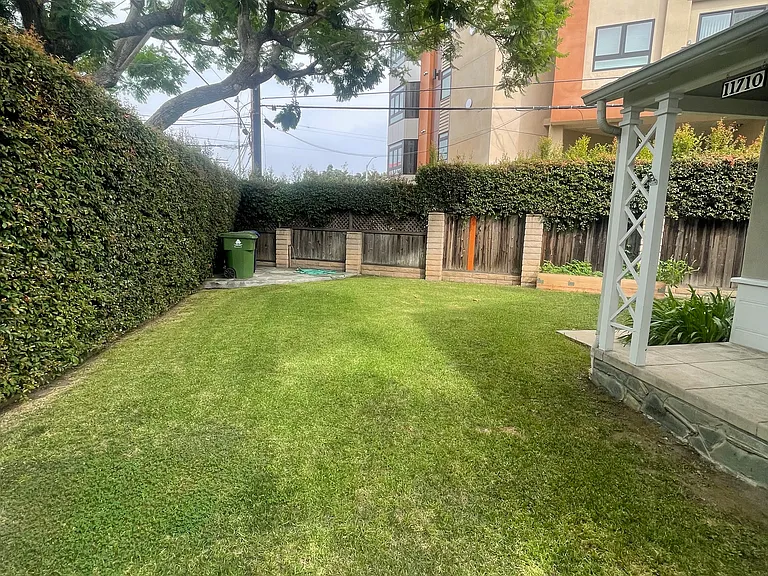 11710 Pearl St — Photo 19