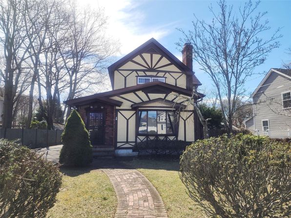 32 Swan River Street, Patchogue, NY 11772