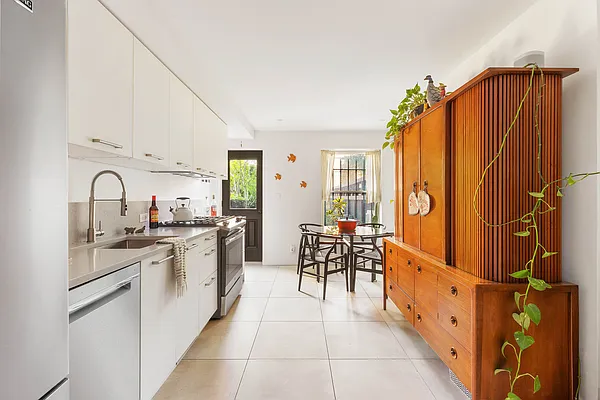 Sold by Compass | media 7