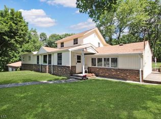 2 Labarre Ln, Columbia, NJ 07832