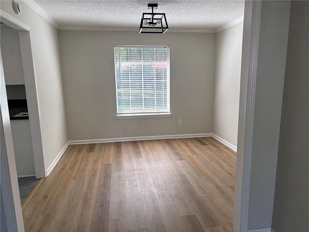 3 bed, 2.0 bath, 1786 sqft, $1,900 — Photo 4