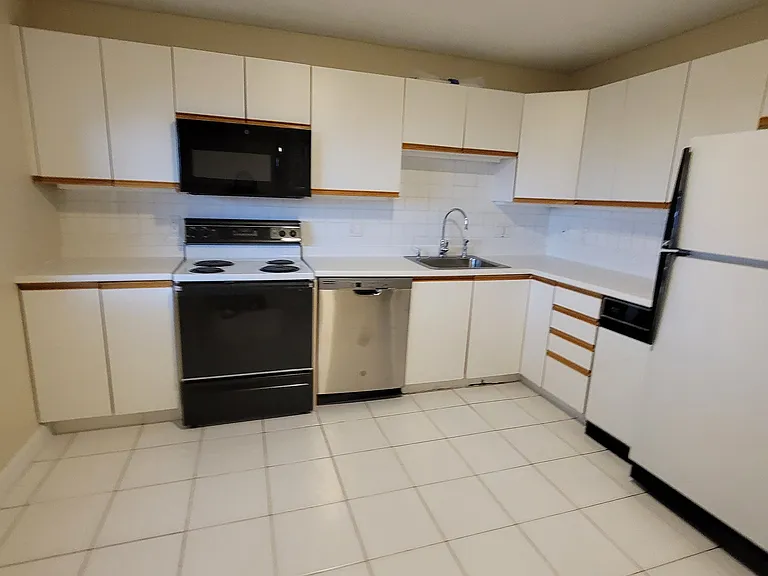 3920 Mystic Valley Pkwy #913 — Photo 8