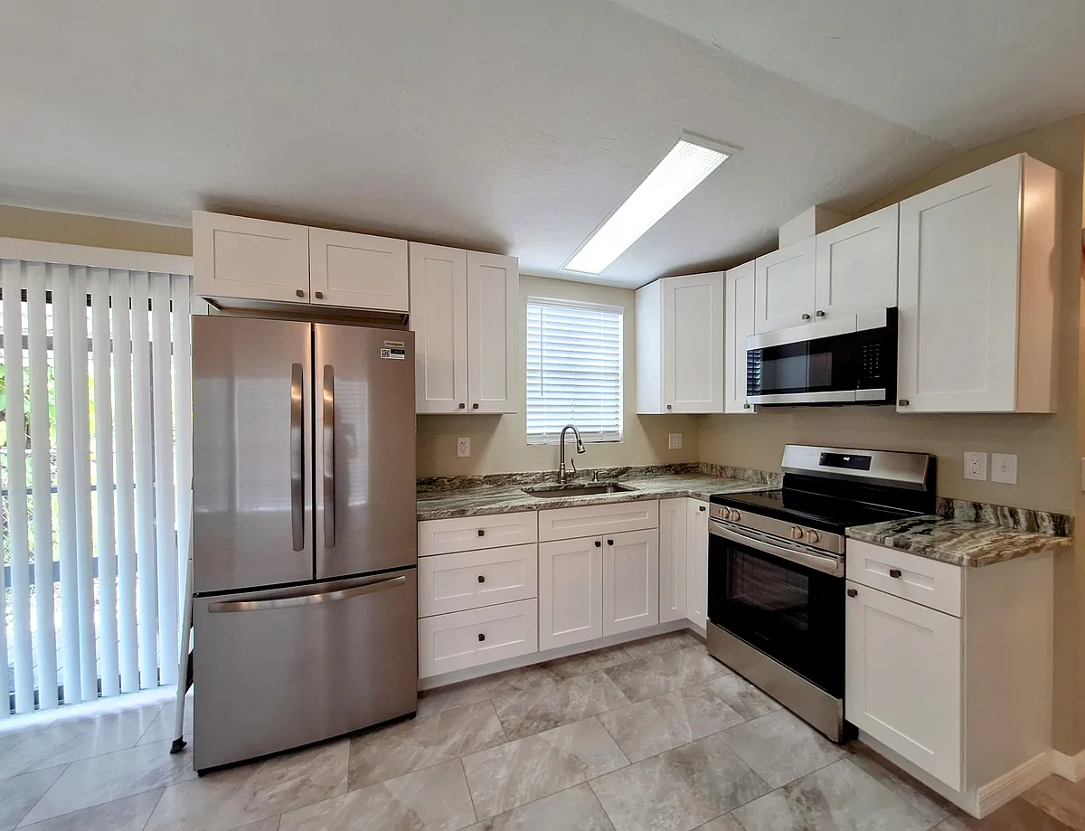 Building Photo - 219 33rd St W #27
