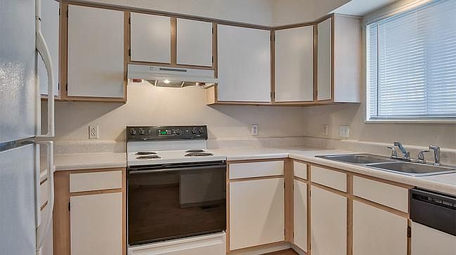 2nd image of 1212 Steeplechase Cir