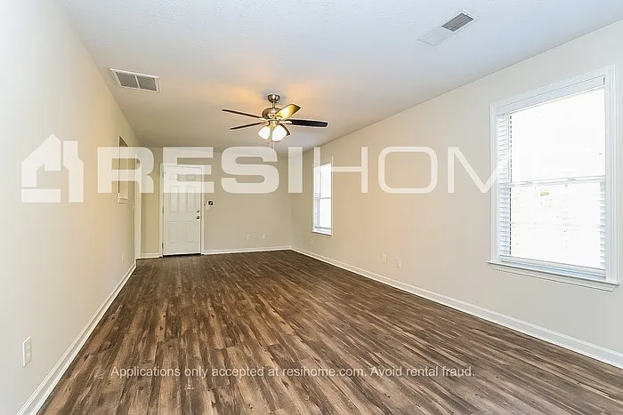 632 Zellwood Dr — Photo 3