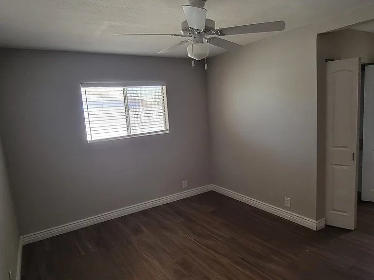 1421 S 108th Ave — Photo 14