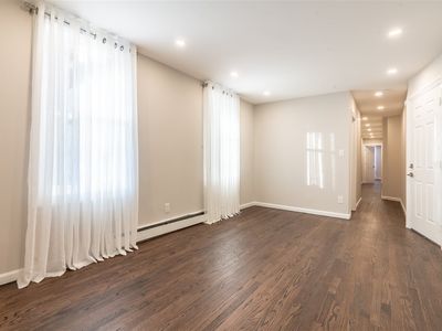 811 Montgomery St #1R, Jersey City, NJ, 07306