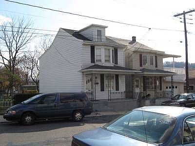 1st image of 102 E Franklin St