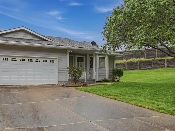 2444 Pueblo Dr, Sioux City, IA 51104