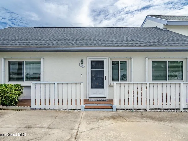 115 Riverside Dr — Photo 1
