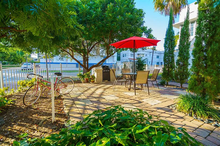 2425 Flamingo Pl #2